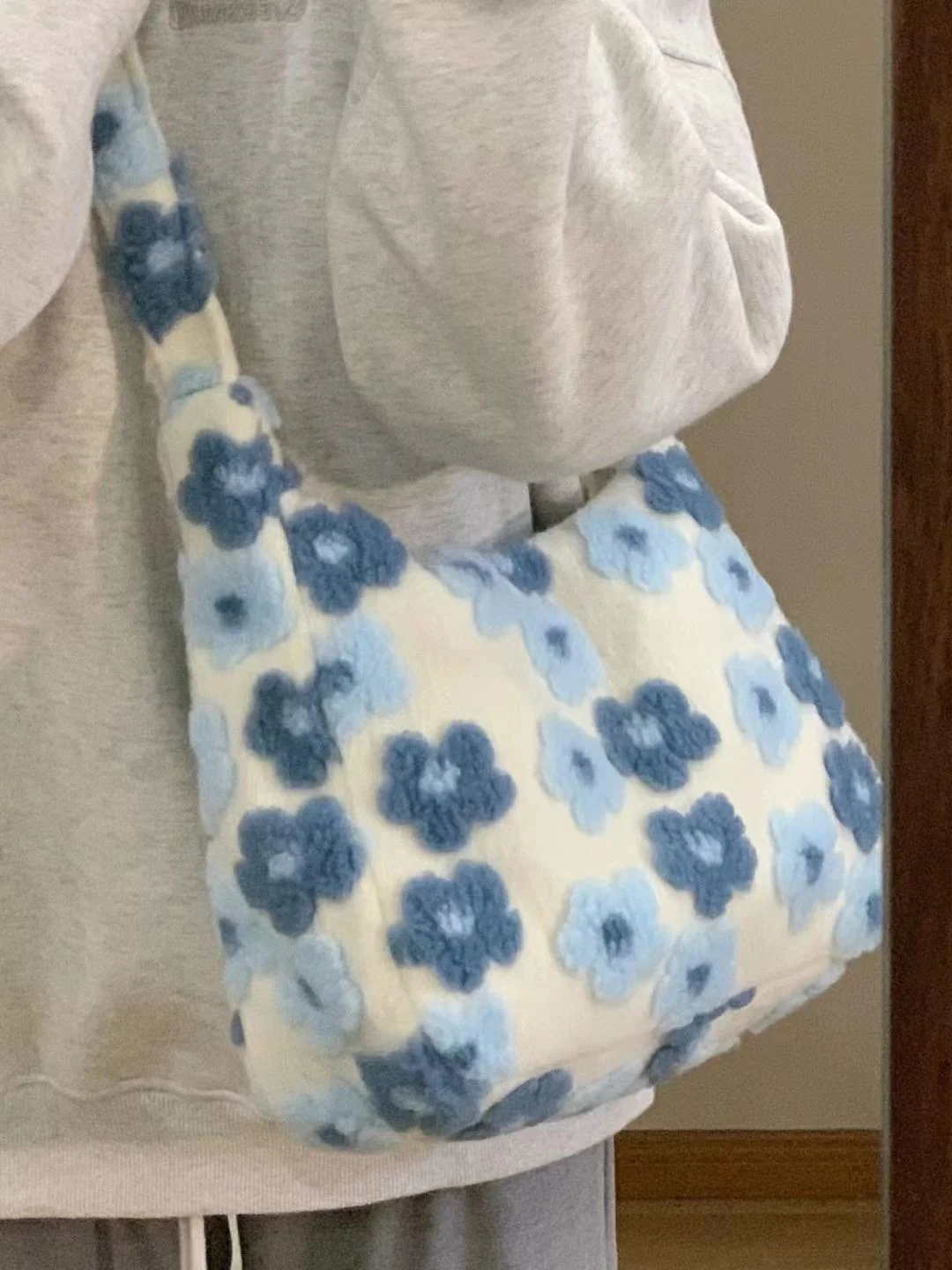 Flower Plush Bag S - Image 3
