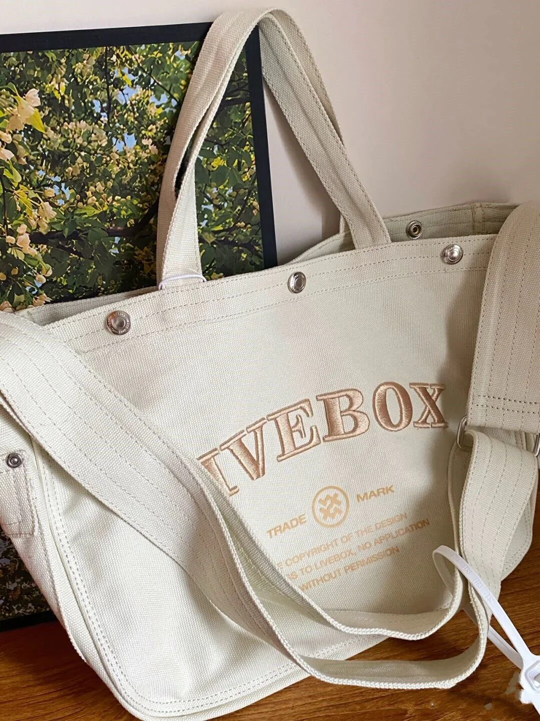 Retro American Embroidery Bag - Image 4
