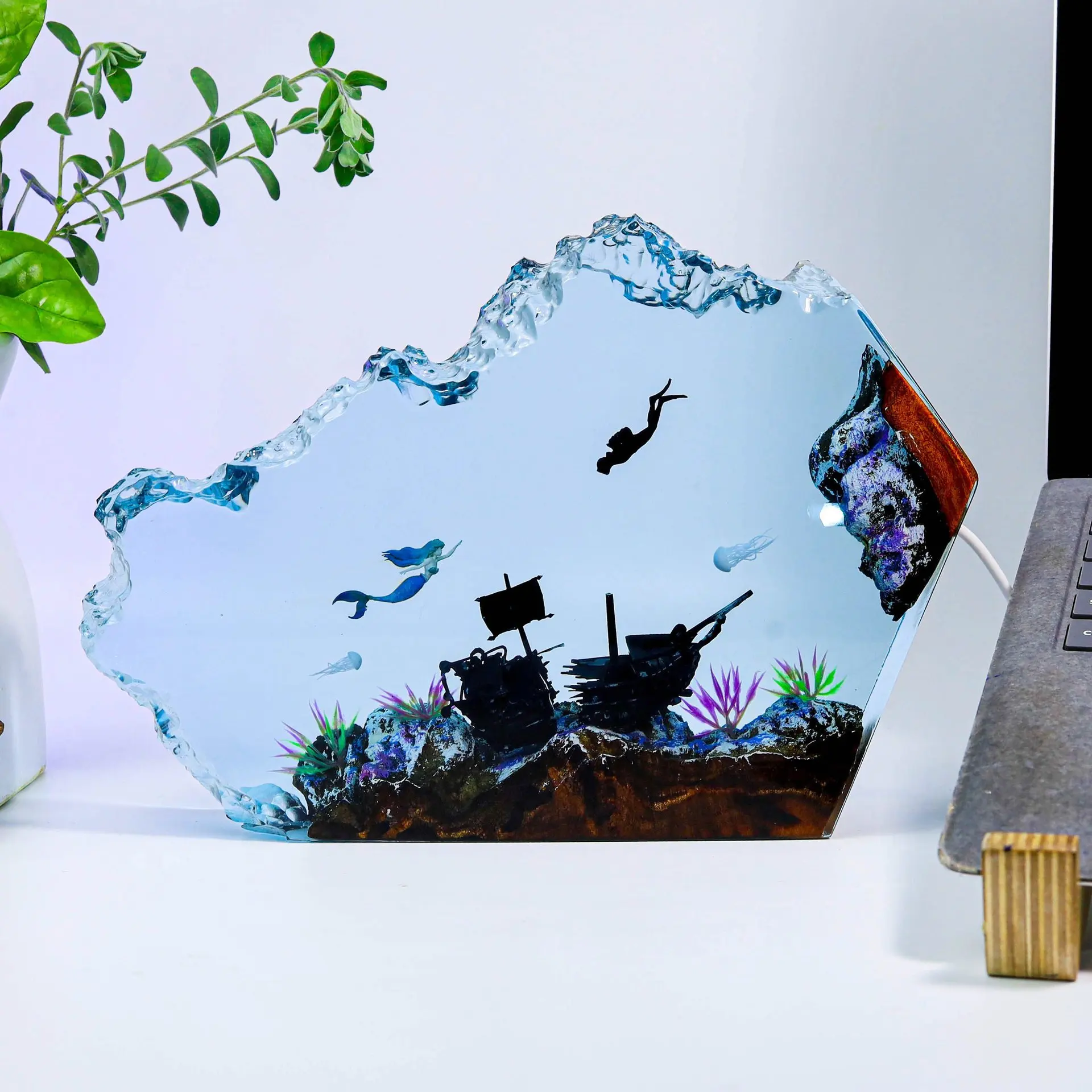 Sea Underwater Resin Statue Lamp - Image 4